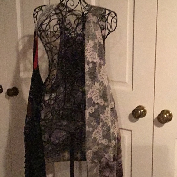 Vest - Picture 2 of 5